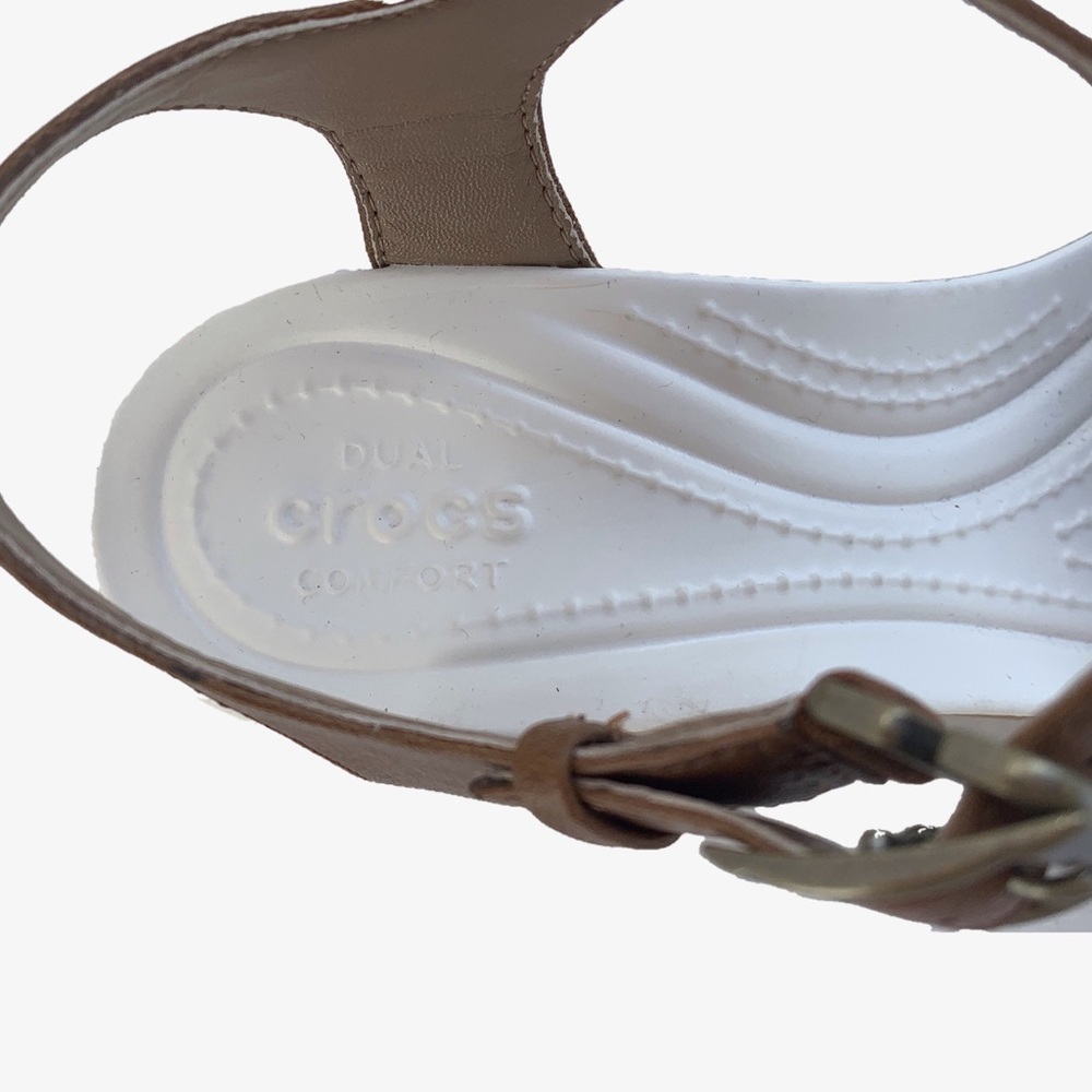 Croc’s Leigh II Ankle Strap Wedge Sandal - Picture 9 of 13